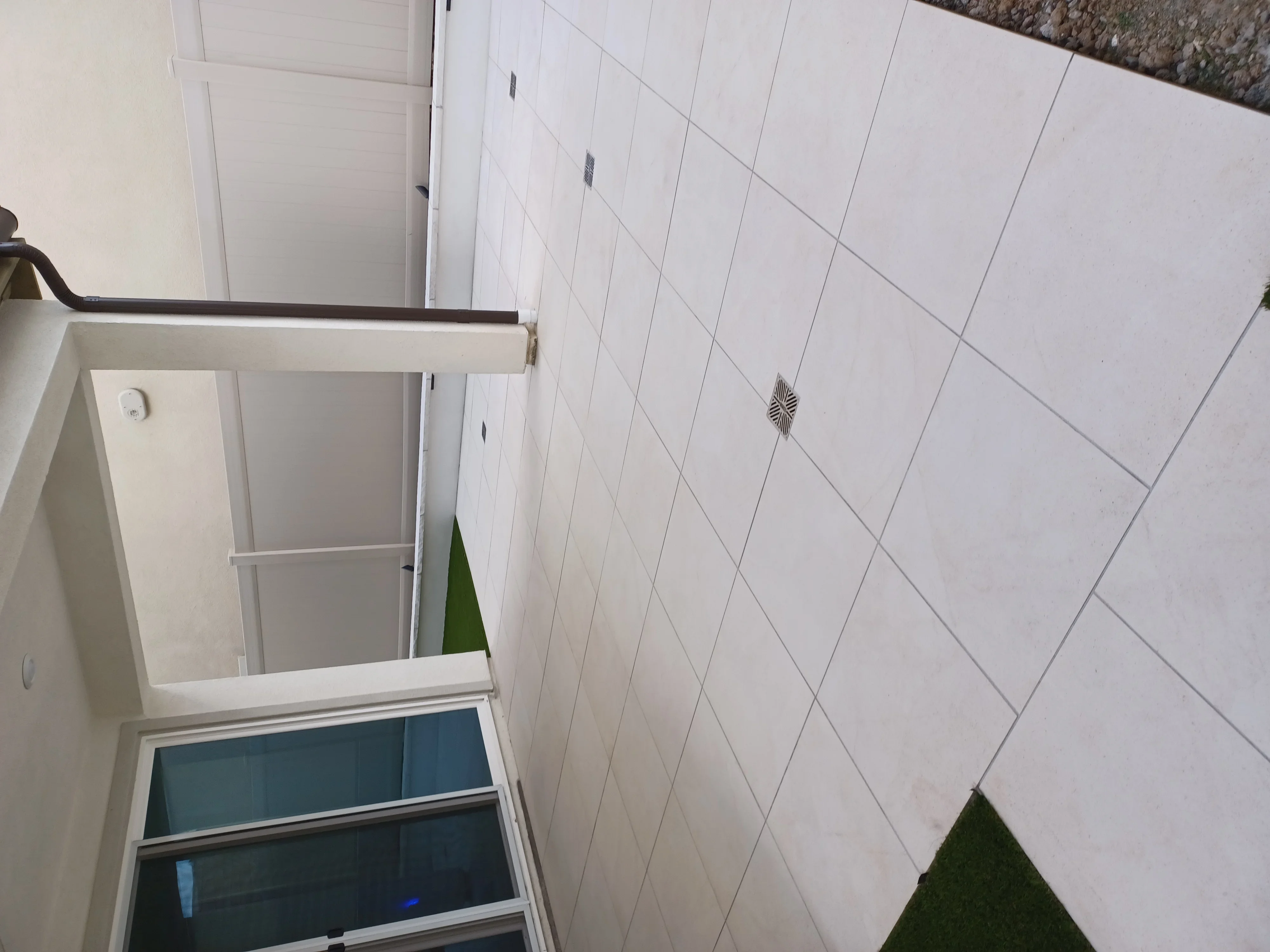 White composite fence panels with horizontal aluminum rail and vertical board design